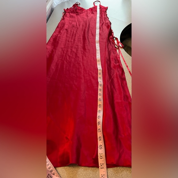La Vie En Rose Red Satiny Negligée Gown Size Medium - Picture 10 of 11